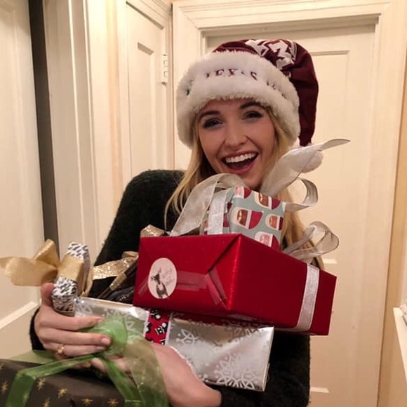 Meet your Posher, Elizabeth - Picture 1 of 4